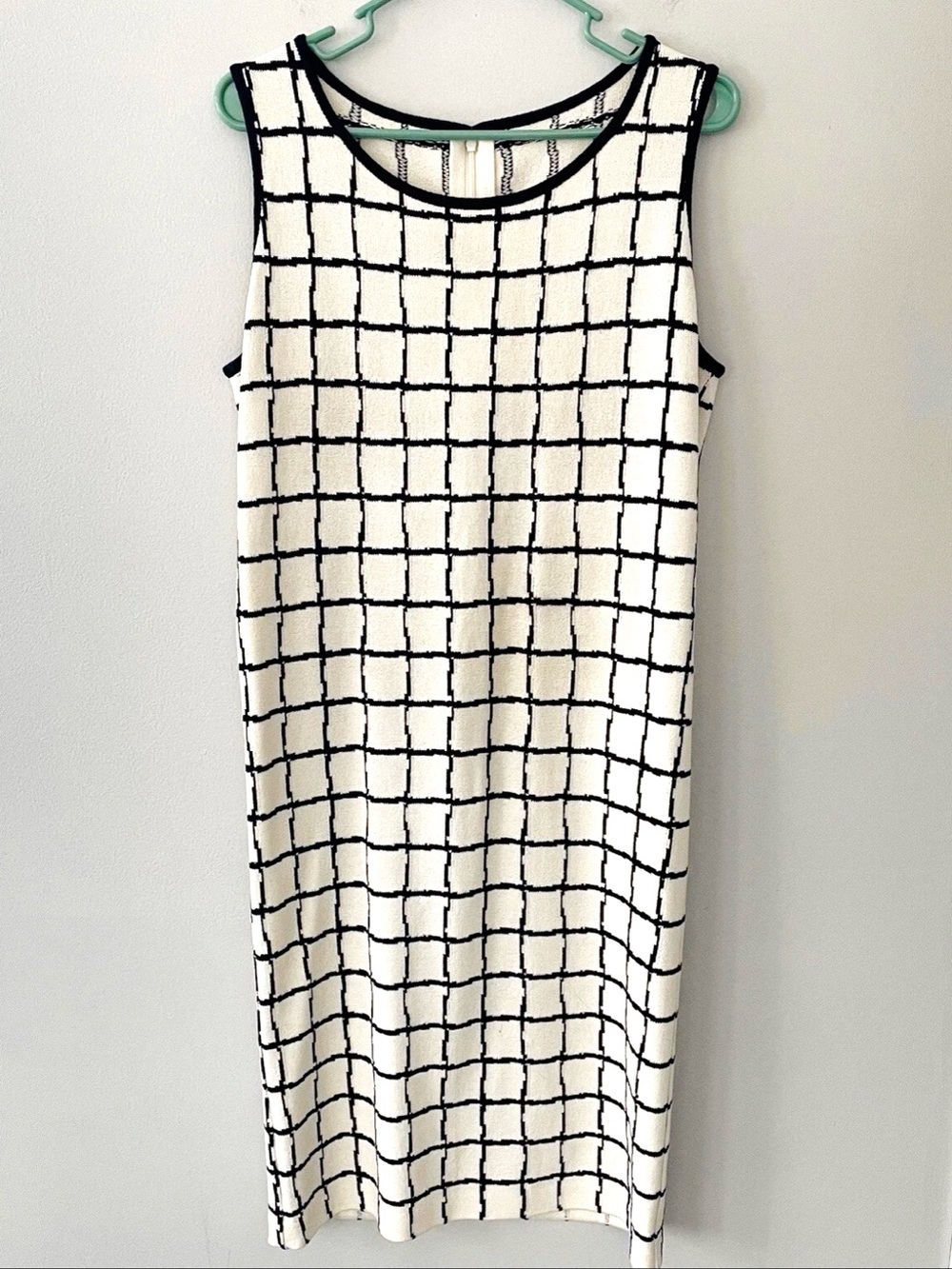 St. John Collection Women’s Size 8 Ivory & Black Grid Stretch Knit Sheath Dress